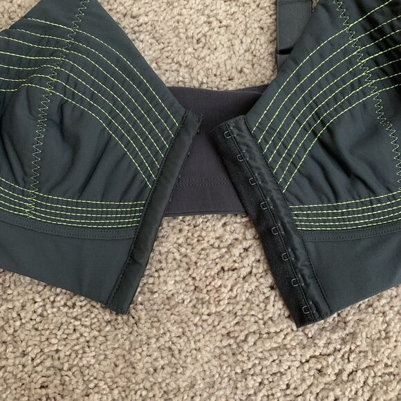 FABLETICS Ines Gray Green Sports Bra Low Impact Front Closure Size Medium NWT - Picture 3 of 9